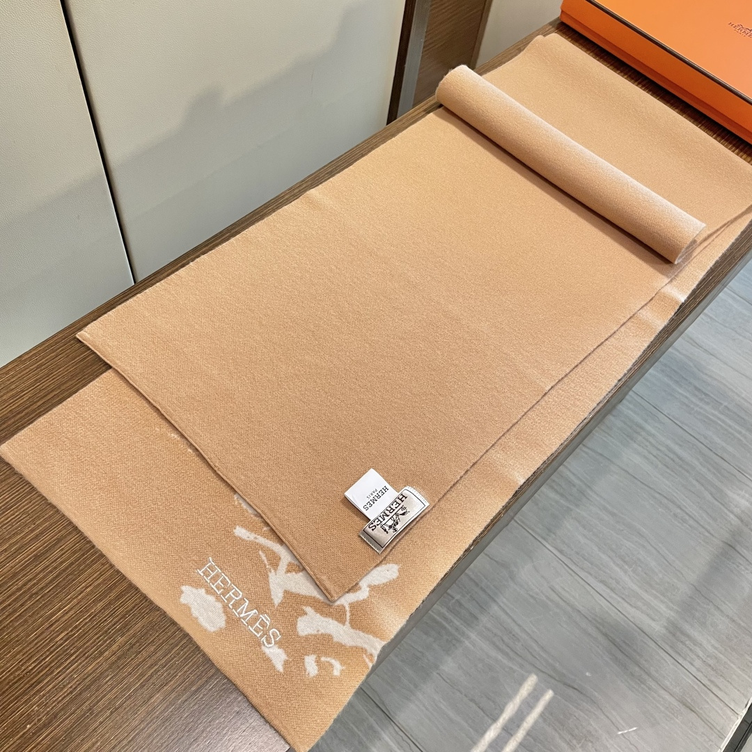 爱马仕百分百纯羊绒长巾👏💙顶级原单正品旷世绝美，顶级高端货👼【绝对值得珍藏👍】专柜限量哦‼️有钱都很难订