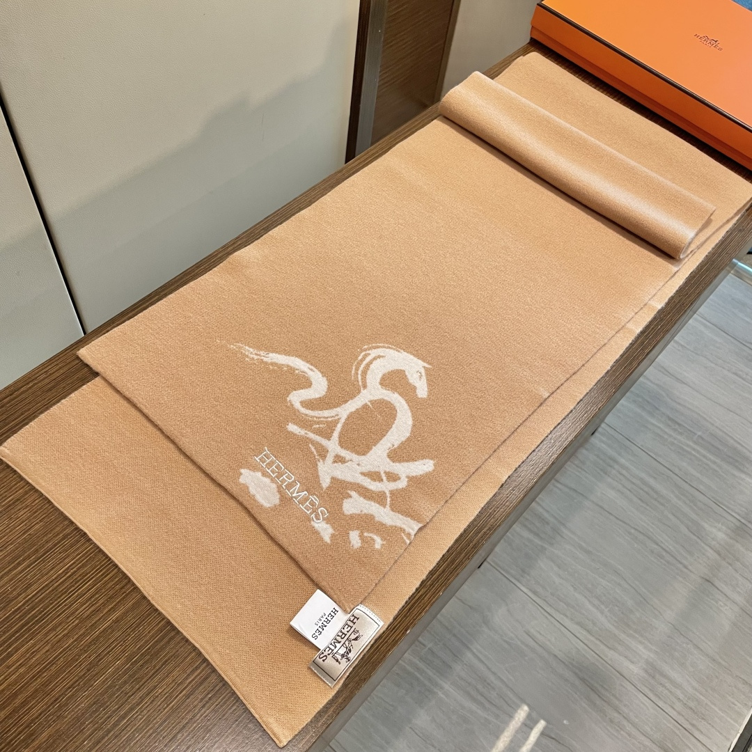 爱马仕百分百纯羊绒长巾👏💙顶级原单正品旷世绝美，顶级高端货👼【绝对值得珍藏👍】专柜限量哦‼️有钱都很难订