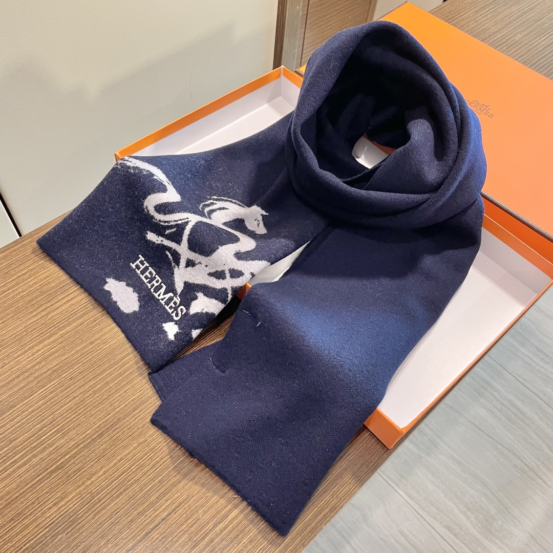 爱马仕百分百纯羊绒长巾👏💙顶级原单正品旷世绝美，顶级高端货👼【绝对值得珍藏👍】专柜限量哦‼️有钱都很难订