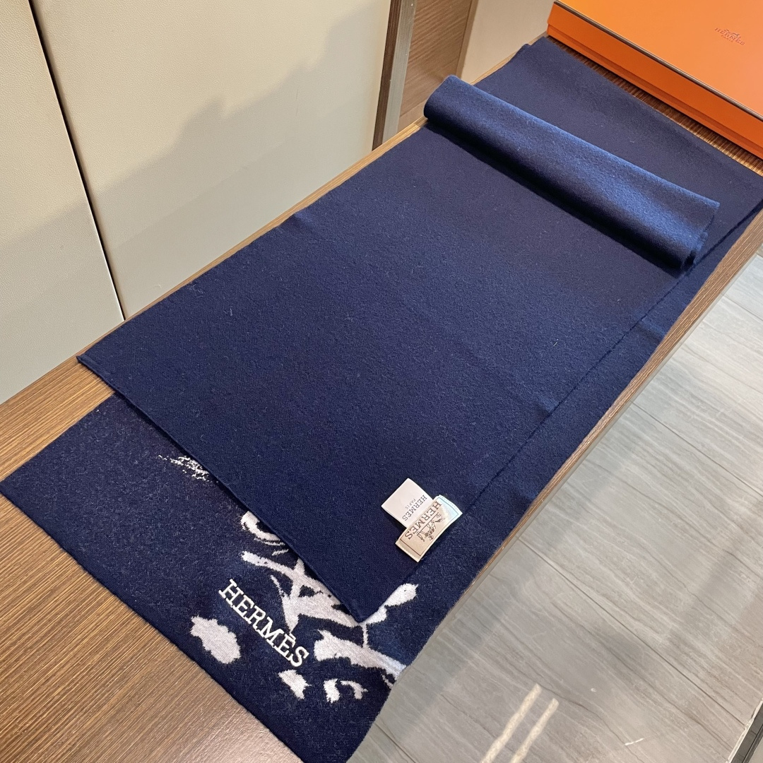 爱马仕百分百纯羊绒长巾👏💙顶级原单正品旷世绝美，顶级高端货👼【绝对值得珍藏👍】专柜限量哦‼️有钱都很难订