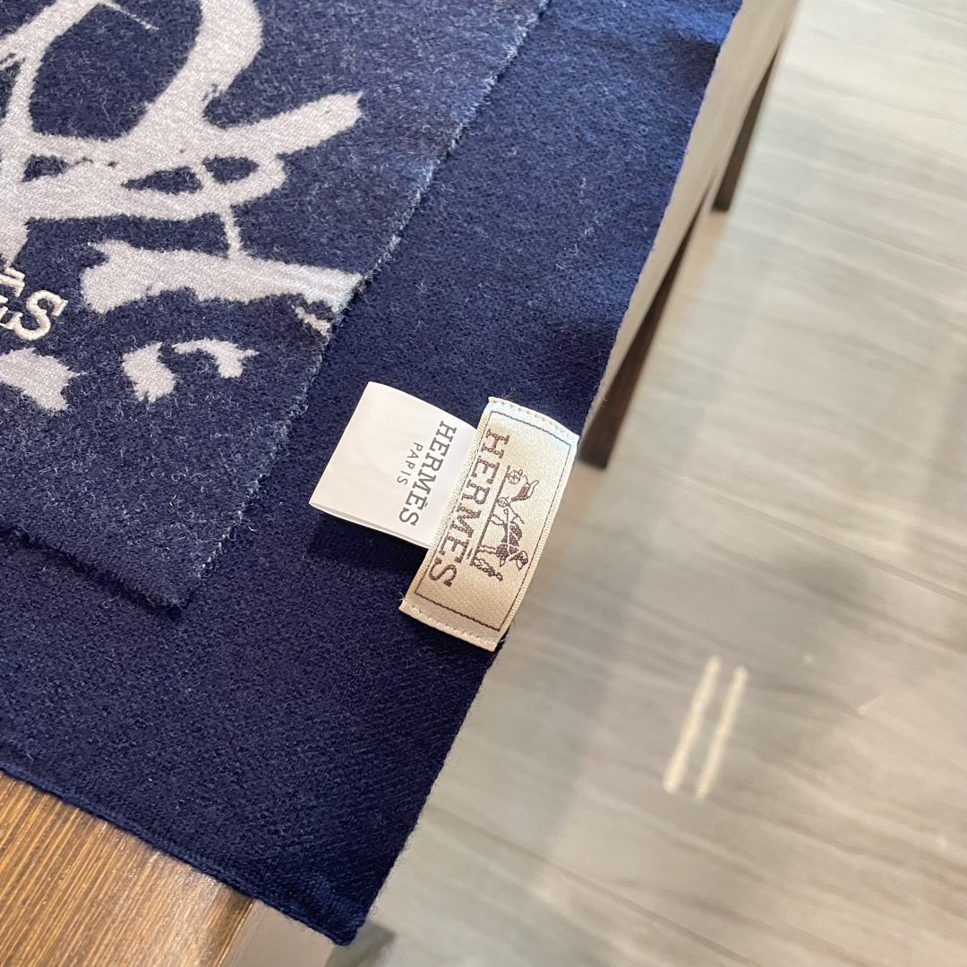 爱马仕百分百纯羊绒长巾👏💙顶级原单正品旷世绝美，顶级高端货👼【绝对值得珍藏👍】专柜限量哦‼️有钱都很难订