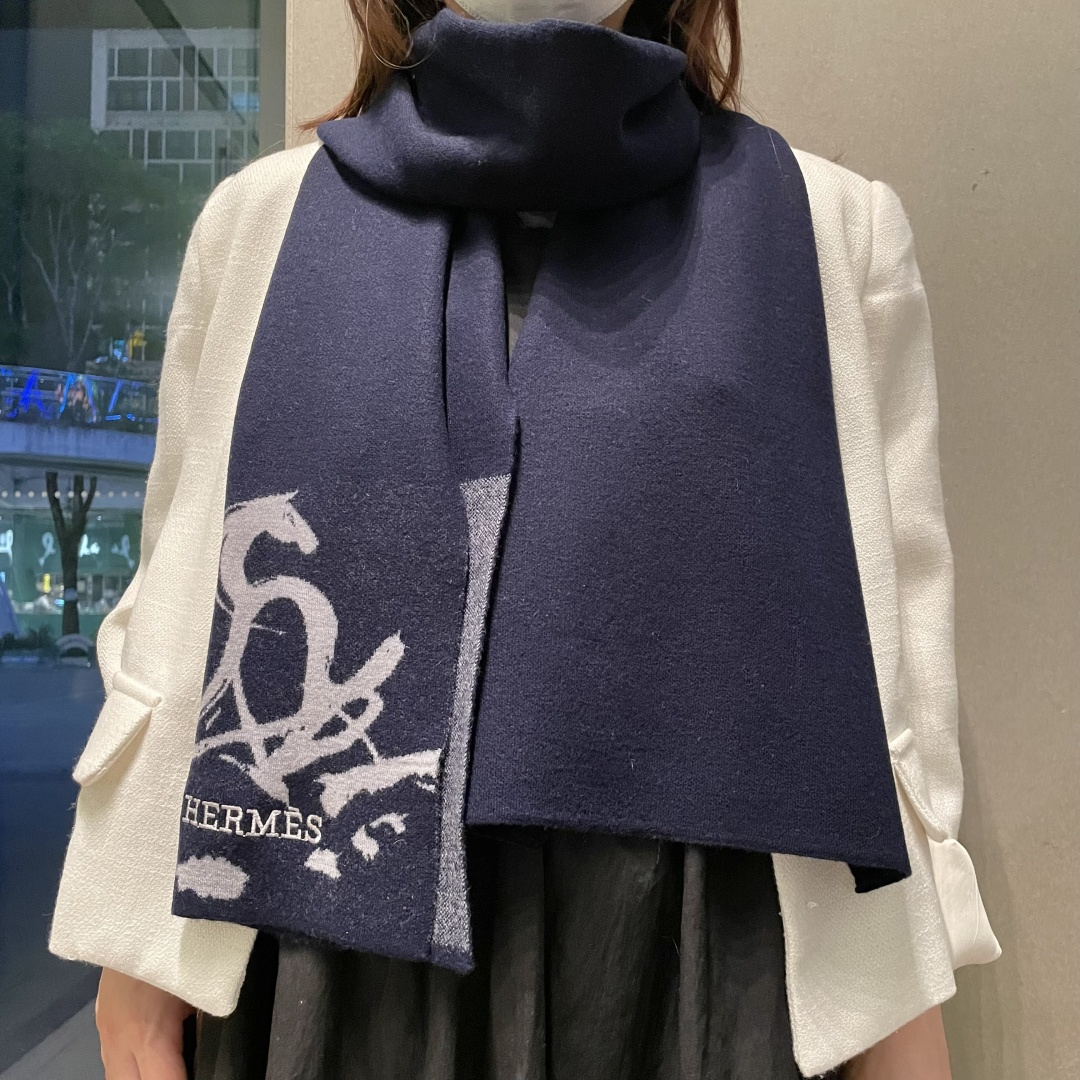 爱马仕百分百纯羊绒长巾👏💙顶级原单正品旷世绝美，顶级高端货👼【绝对值得珍藏👍】专柜限量哦‼️有钱都很难订