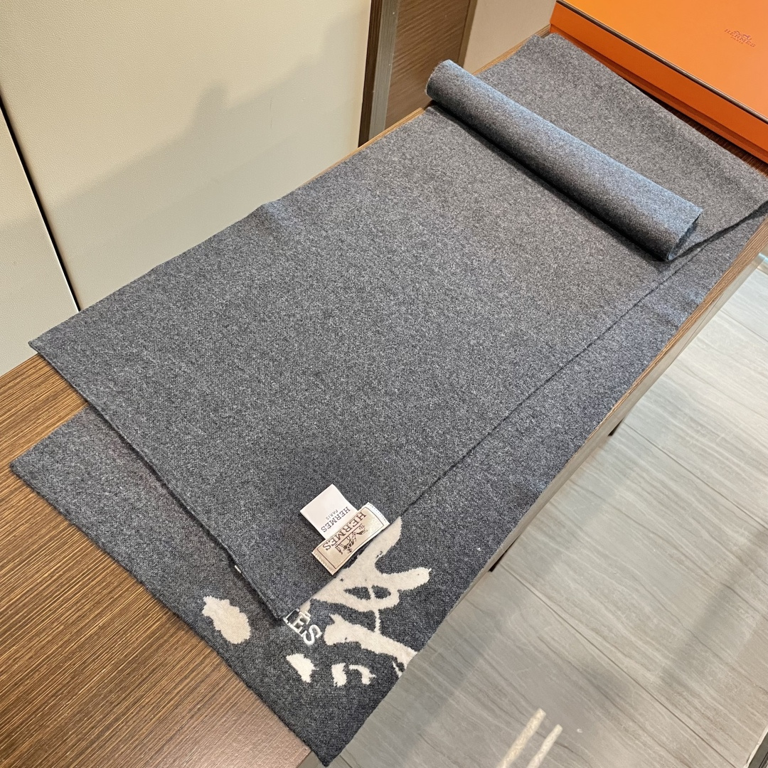 爱马仕百分百纯羊绒长巾👏💙顶级原单正品旷世绝美，顶级高端货👼【绝对值得珍藏👍】专柜限量哦‼️有钱都很难订