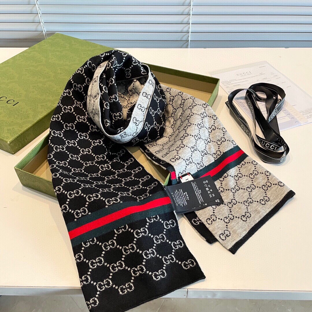 P145 GG专柜最新款💨古奇火爆来袭💥🎊顶级色织工艺🔥此工艺只有大牌纯正代工厂才有的工艺‼️100%顶级针织加羊绒👐围巾♨️高尖端产物⚠️🔥时尚大牌颜色超正💟👍超级柔软保暖亲肤，简单的素色非常大气‼️..💎💟真的是臻品罕见.32*180cm尺寸长巾💟绝对是手慢无的高端精品‼️戴着它可以放心的去各大专柜遛弯哦