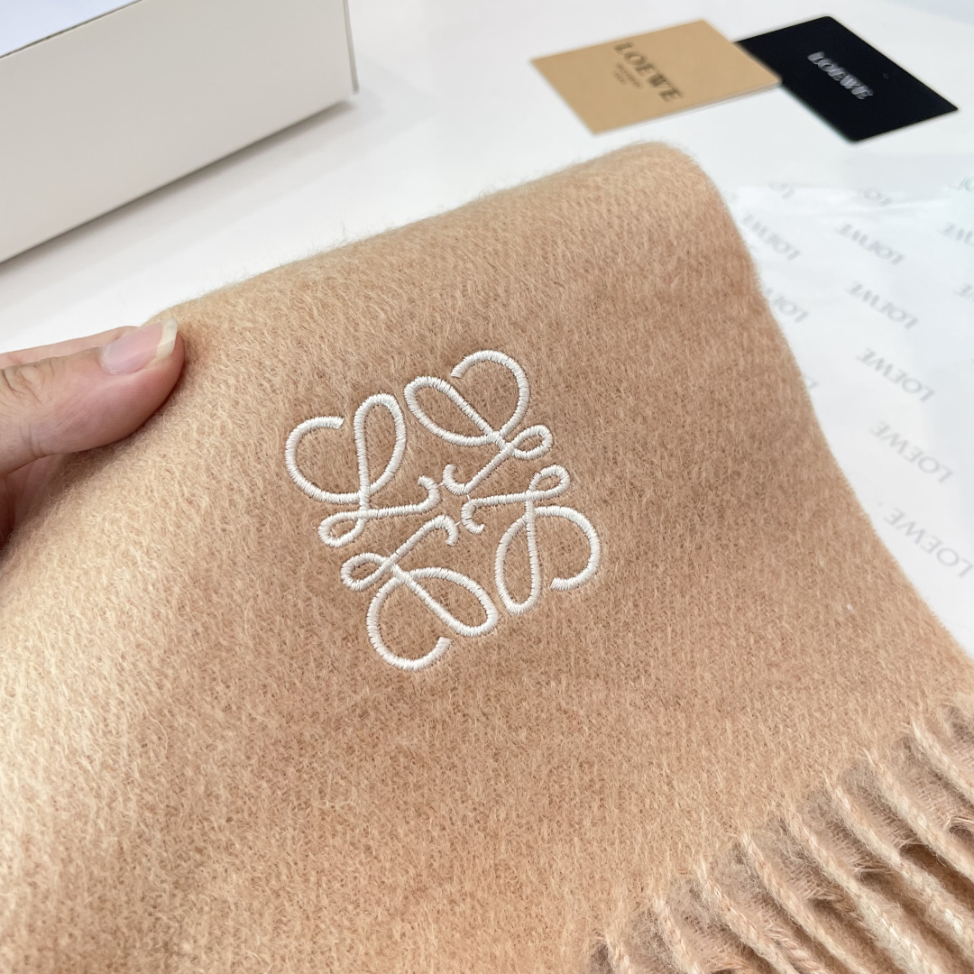 👑👑顶级原单中性款‼️罗意威 很幸運拿到這個品牌的東西，真的不多見，很少在國內做訂單，款式真的少的可怜❗