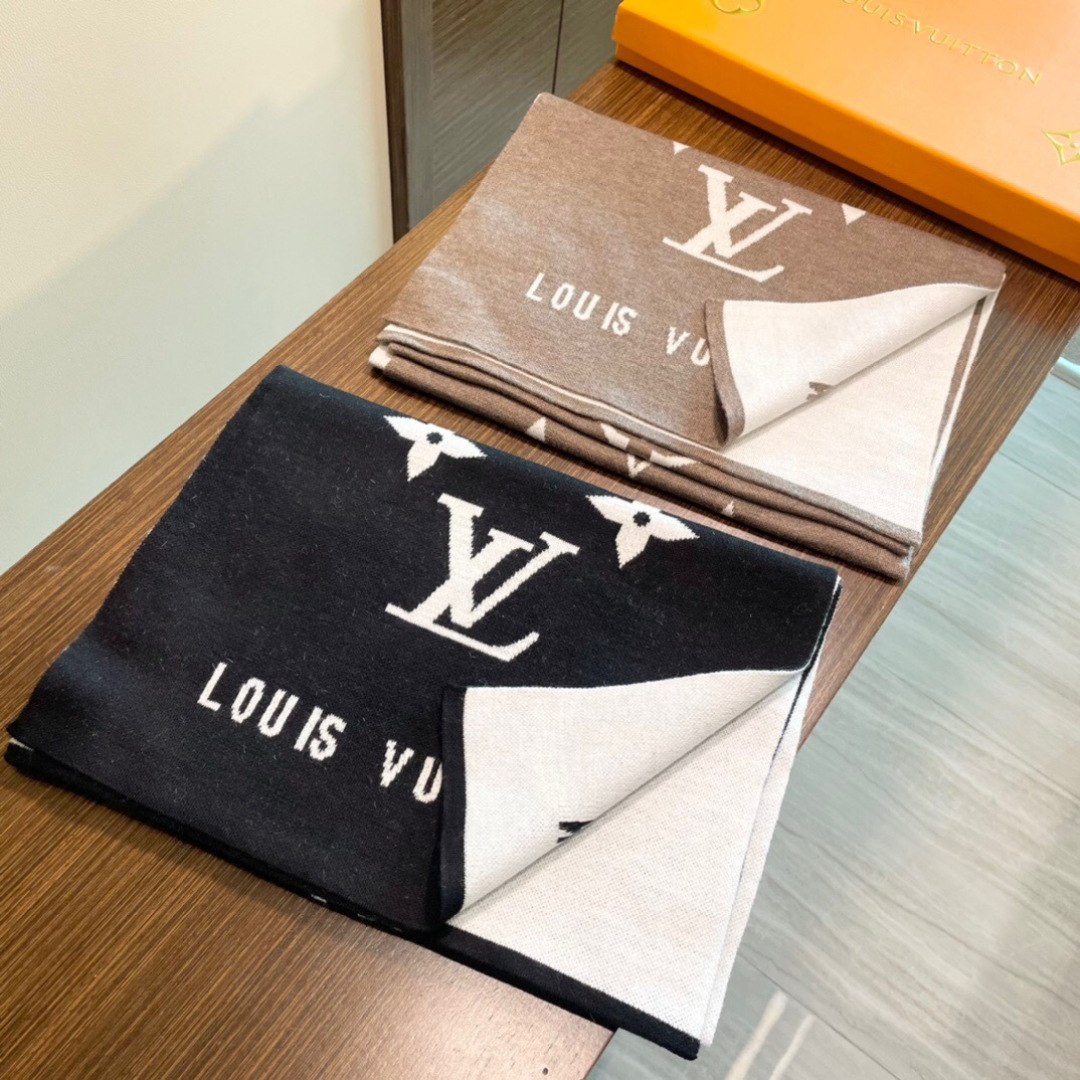 我们的男款围巾且买且珍惜~~男款真的很少，一年也就出几款，都是出口订单所以比较难遇。男人的东西讲究少而精