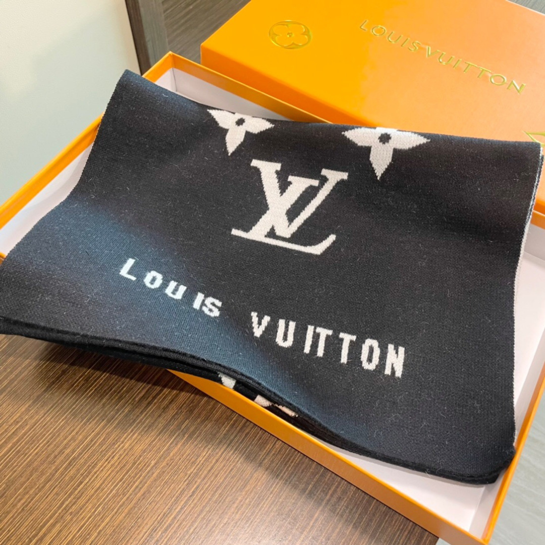 我们的男款围巾且买且珍惜~~男款真的很少，一年也就出几款，都是出口订单所以比较难遇。男人的东西讲究少而精