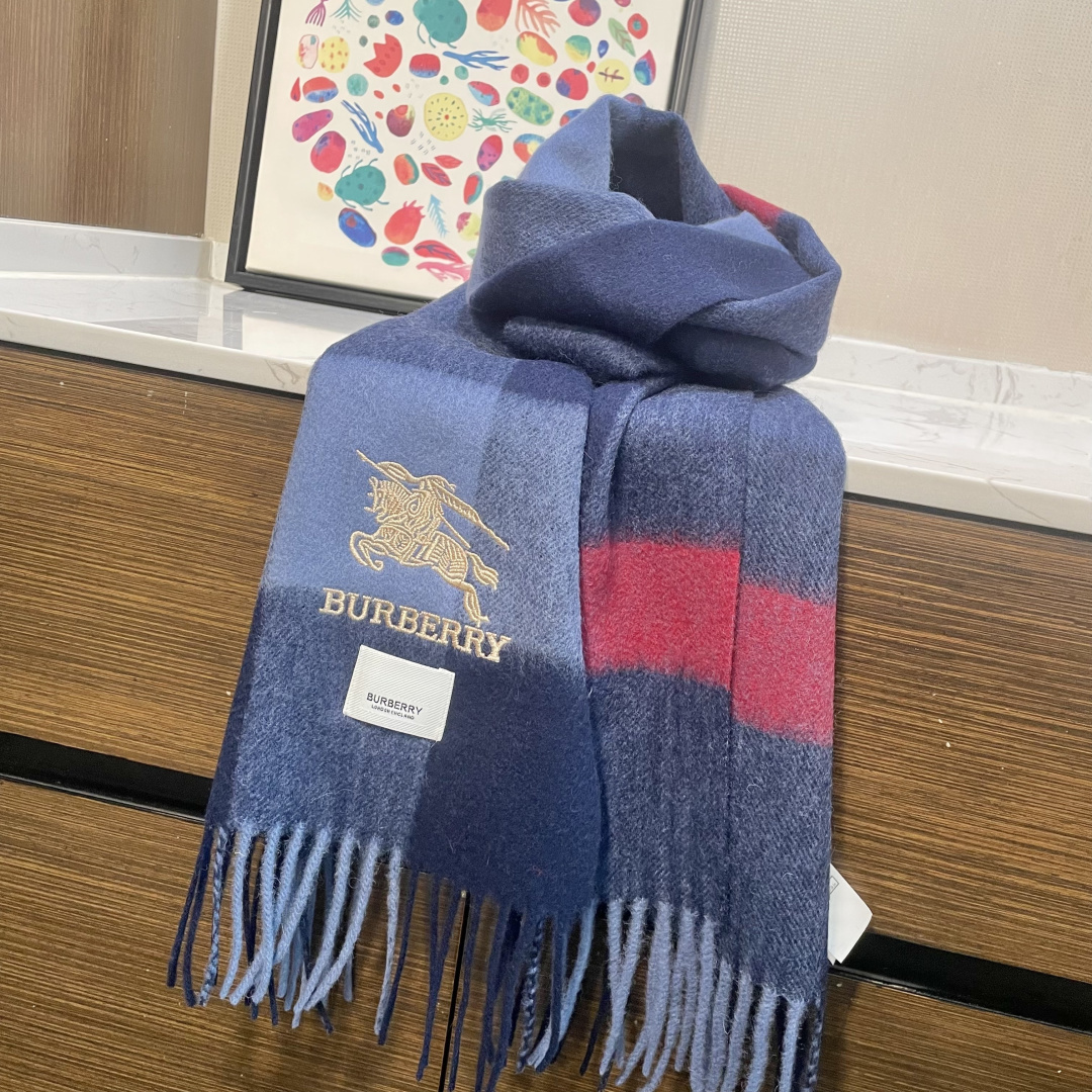 爆款大量现货 放心上图 巴宝利国际品牌时尚男士围巾上市。。✨霸气休闲为一体[鼓掌][鼓掌]顶级羊绒+精细