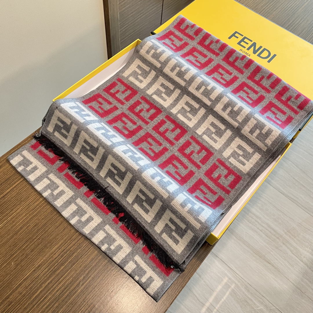 芬迪FF男女款围巾新款到货！海外原单，专柜原版，👏🎀️精美 今年超流行的款✨颜色随便百搭精神现👍💓🎀时尚