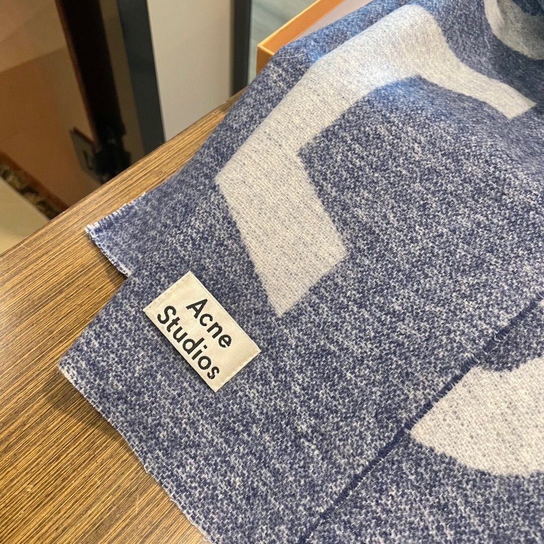 【acne大字母披肩】今年最热的款 🚨🚨原单原厂出品 超级大logo 🎆🎆双面三色纱提花工艺 🎟🎟波普艺