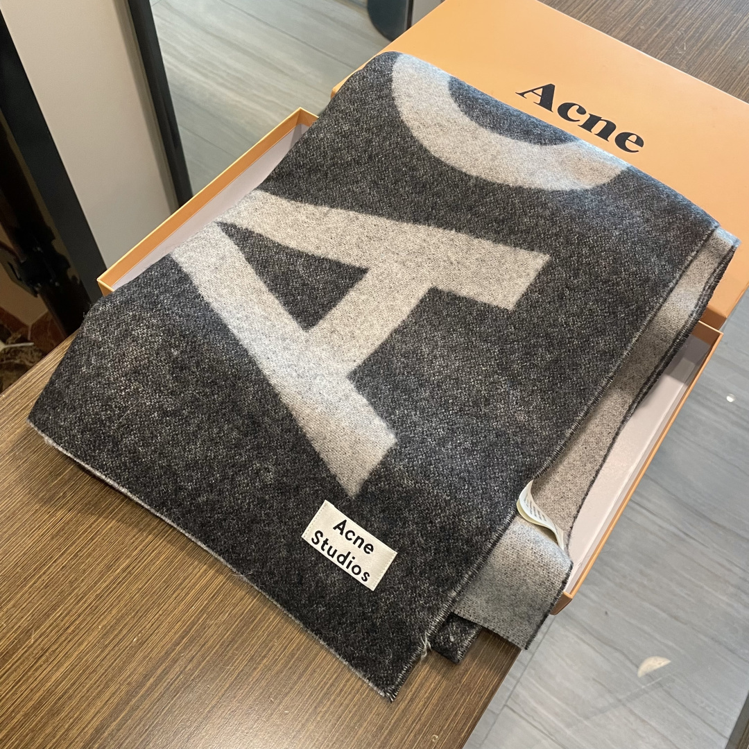 【acne大字母披肩】今年最热的款 🚨🚨原单原厂出品 超级大logo 🎆🎆双面三色纱提花工艺 🎟🎟波普艺