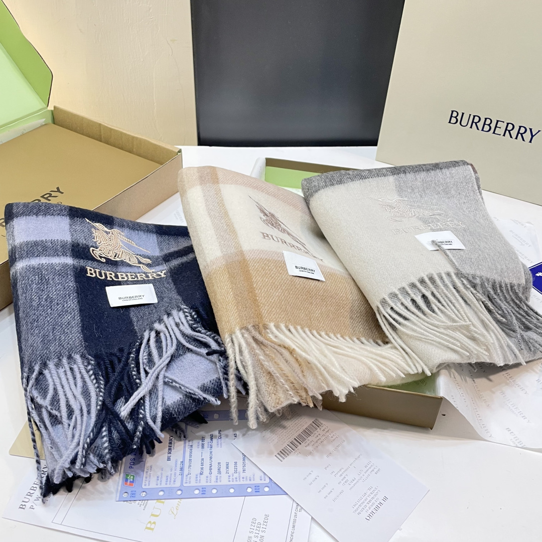 巴宝利国际品牌时尚男女士围巾上市。。✨霸气休闲为一体[鼓掌][鼓掌]顶级羊绒+精细刺绣 32*180标准