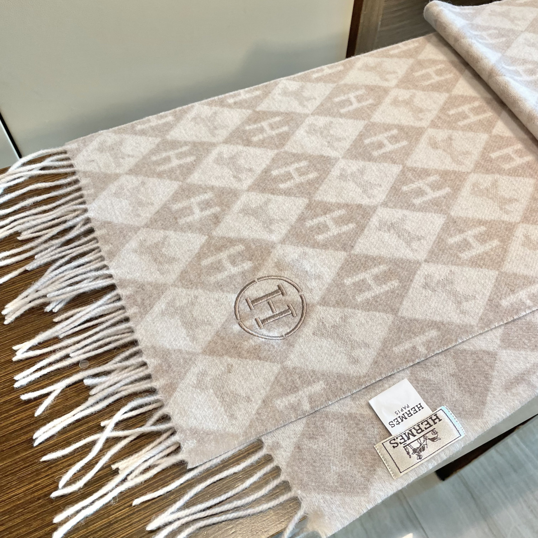 上新2025爱马仕双面男女款围巾且买且珍惜😍~都是出口订单所以比较难遇❤️东西讲究少而精😍好看的一定要收