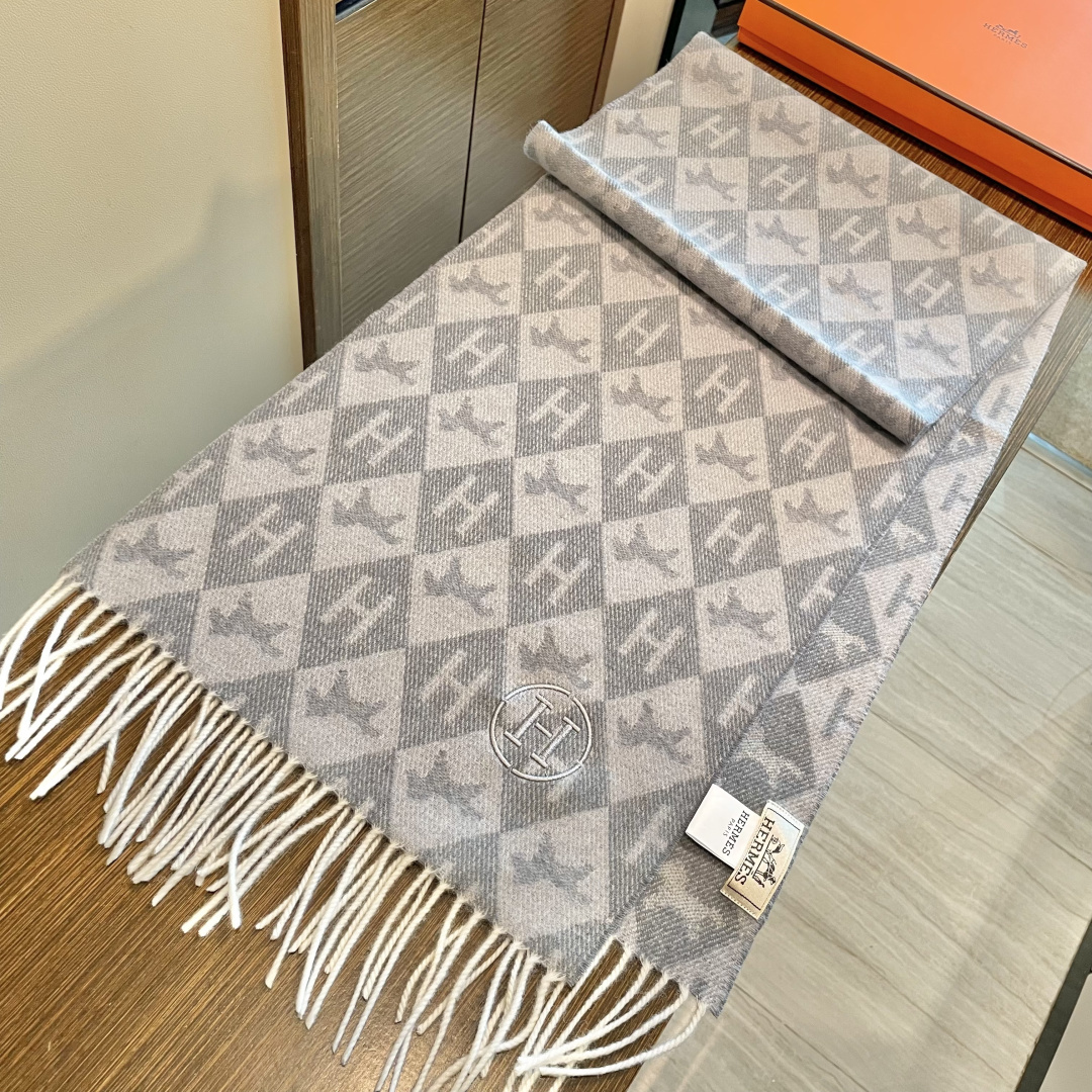 上新2025爱马仕双面男女款围巾且买且珍惜😍~都是出口订单所以比较难遇❤️东西讲究少而精😍好看的一定要收