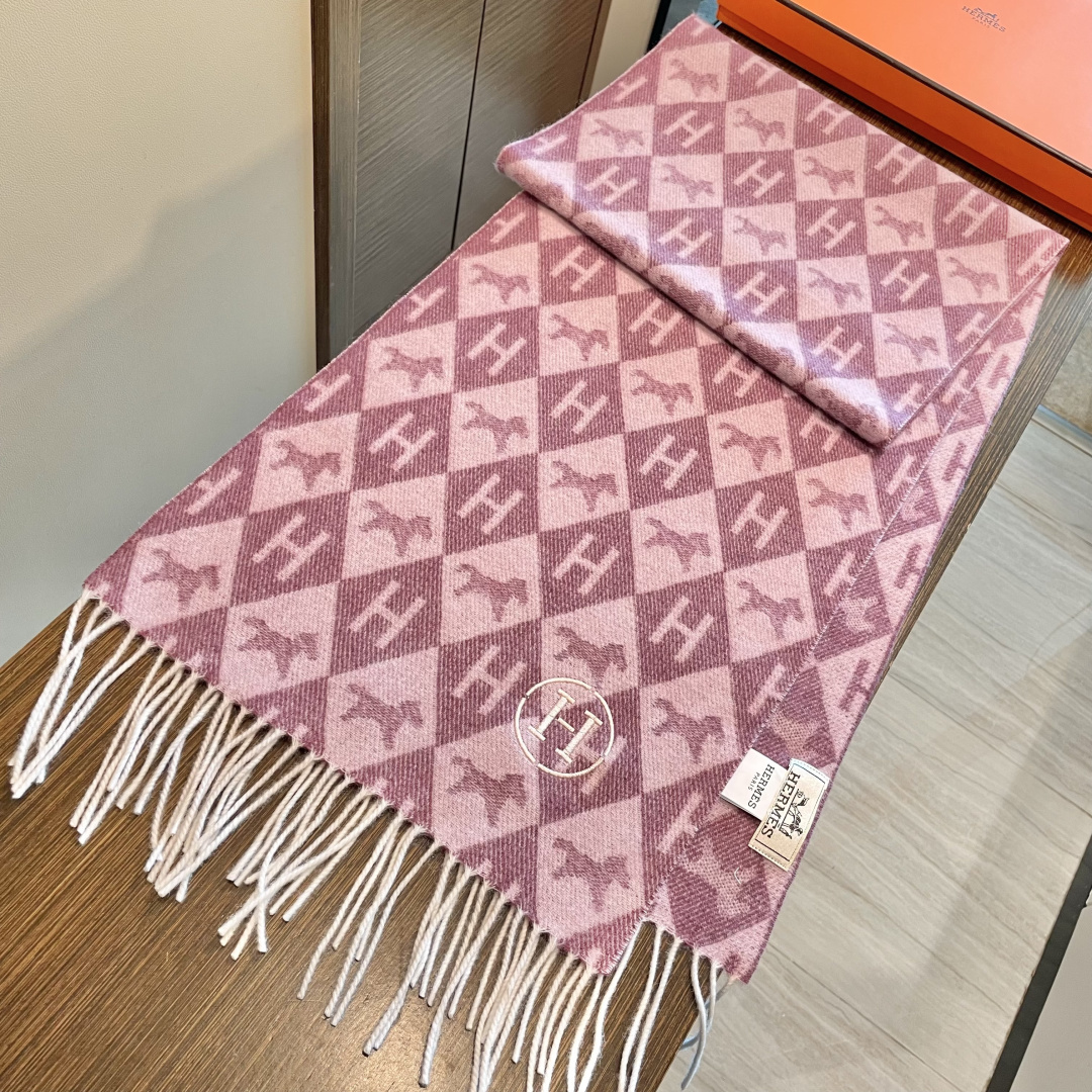 上新2025爱马仕双面男女款围巾且买且珍惜😍~都是出口订单所以比较难遇❤️东西讲究少而精😍好看的一定要收