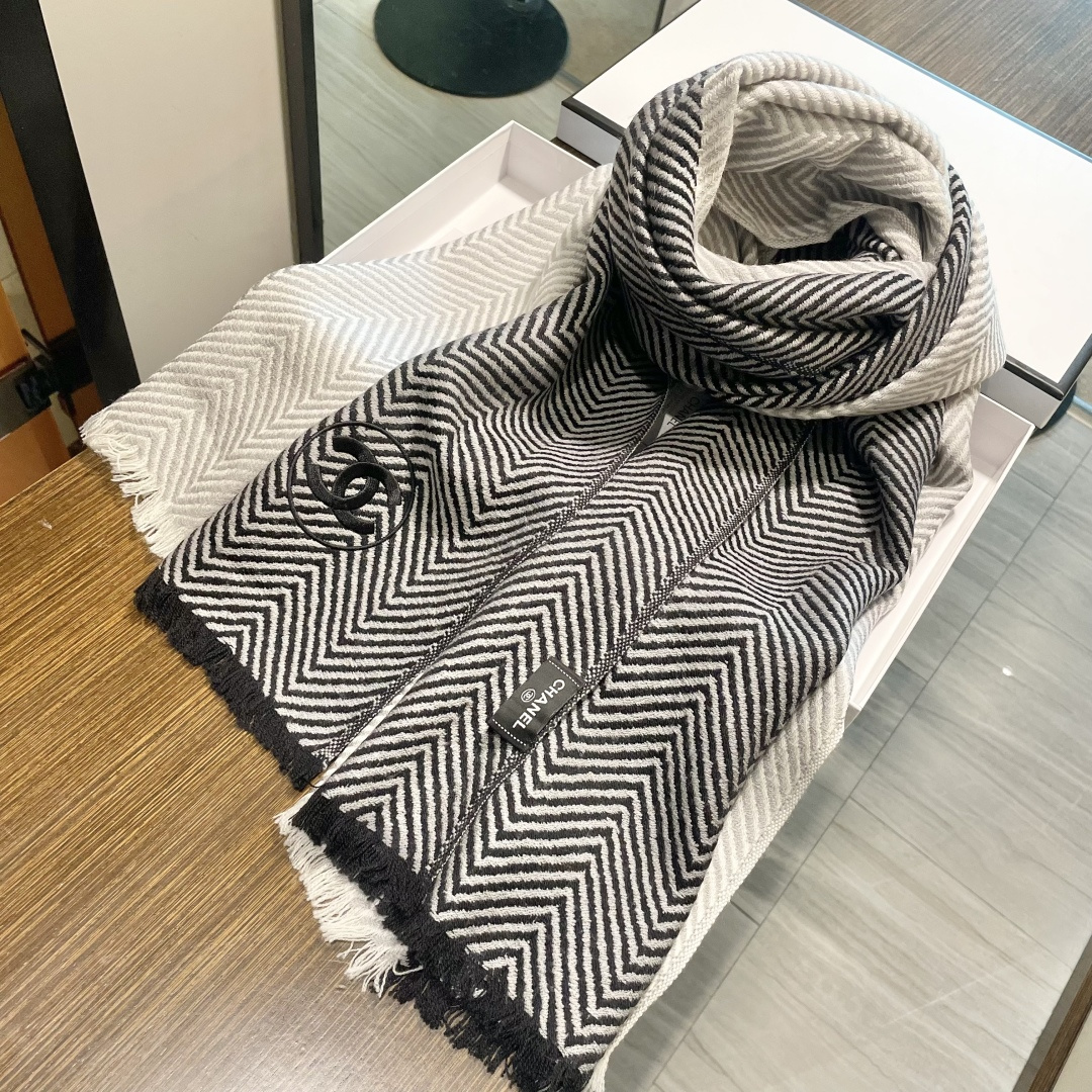 viP推荐👍香奈儿 2025 专柜最新款‼️。爆款哦 😘💍实物真心美 🎀人字纹小香💓💃🏻无论设计都是非常