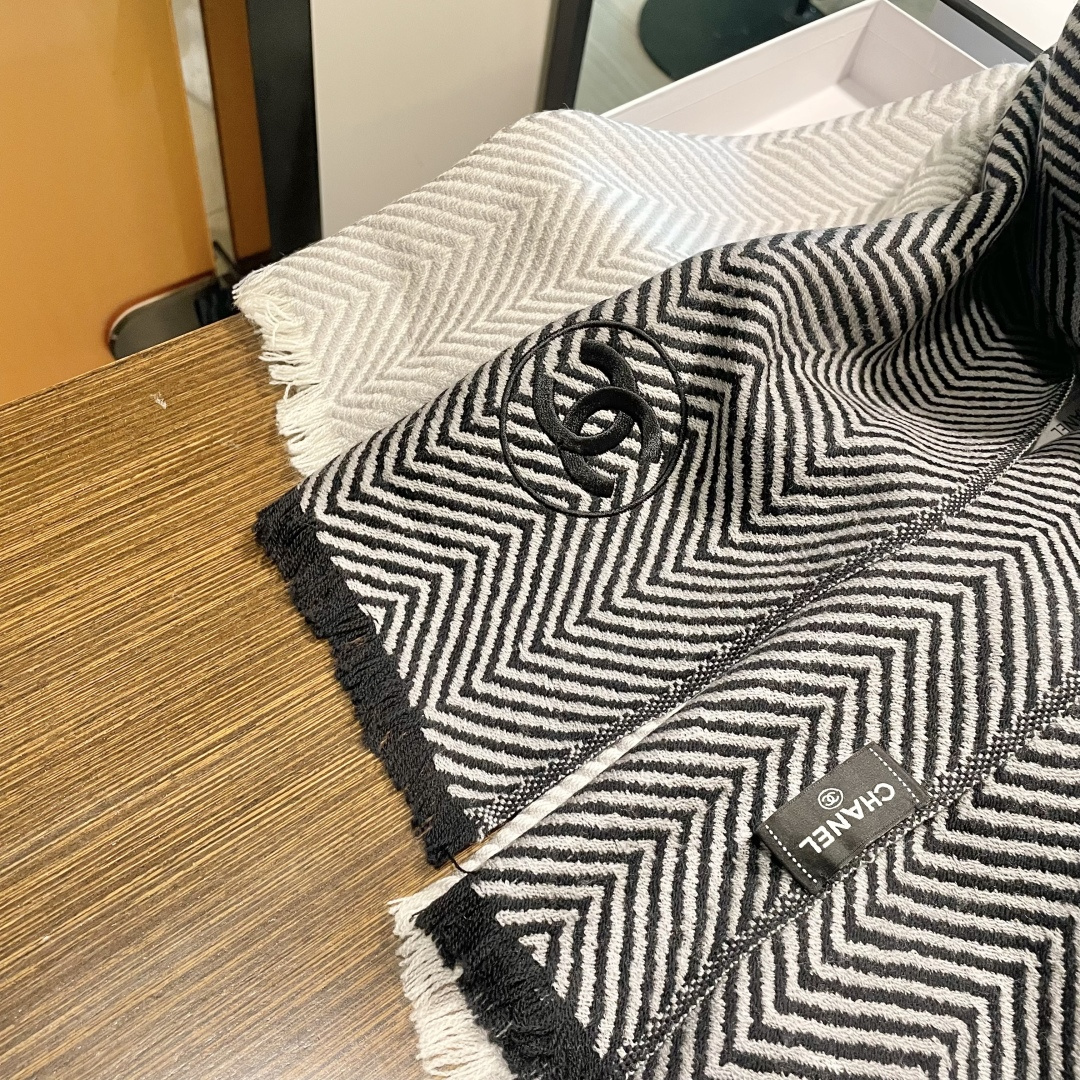 viP推荐👍香奈儿 2025 专柜最新款‼️。爆款哦 😘💍实物真心美 🎀人字纹小香💓💃🏻无论设计都是非常