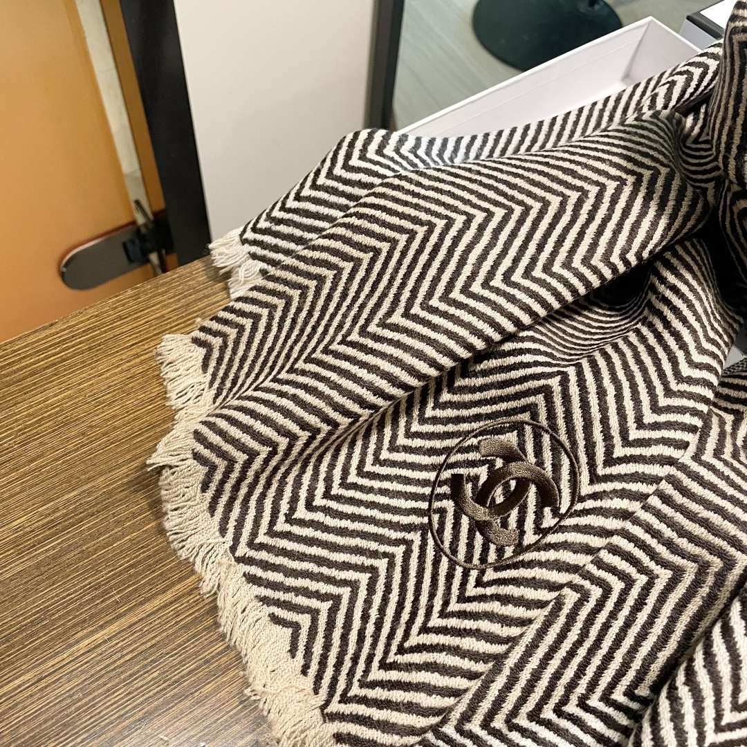 viP推荐👍香奈儿 2025 专柜最新款‼️。爆款哦 😘💍实物真心美 🎀人字纹小香💓💃🏻无论设计都是非常