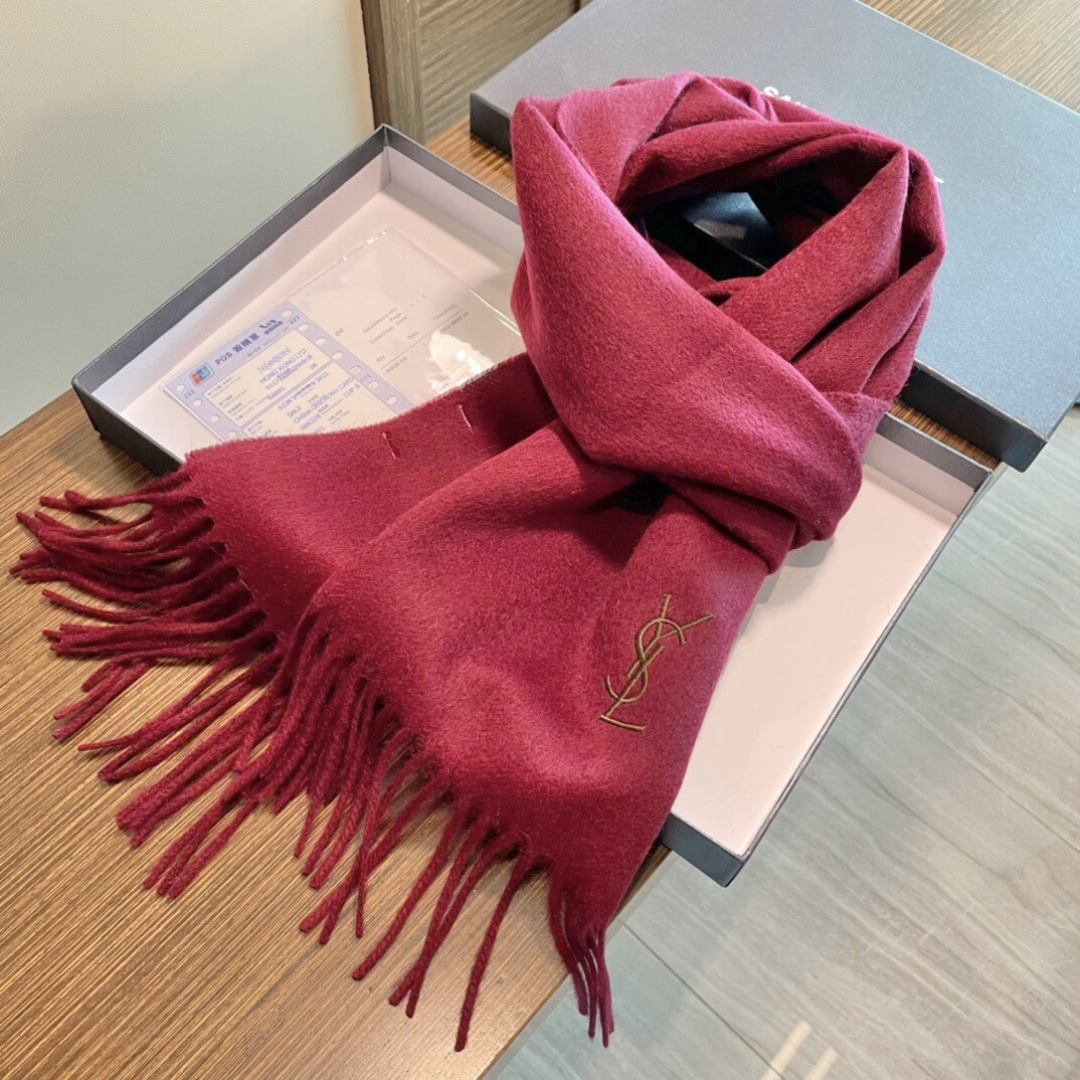 YSL（圣罗兰）100%羊绒版手感好到爆 难得一见的温柔配色，低调又不失优雅❗️】重点推荐高级舒适时髦气