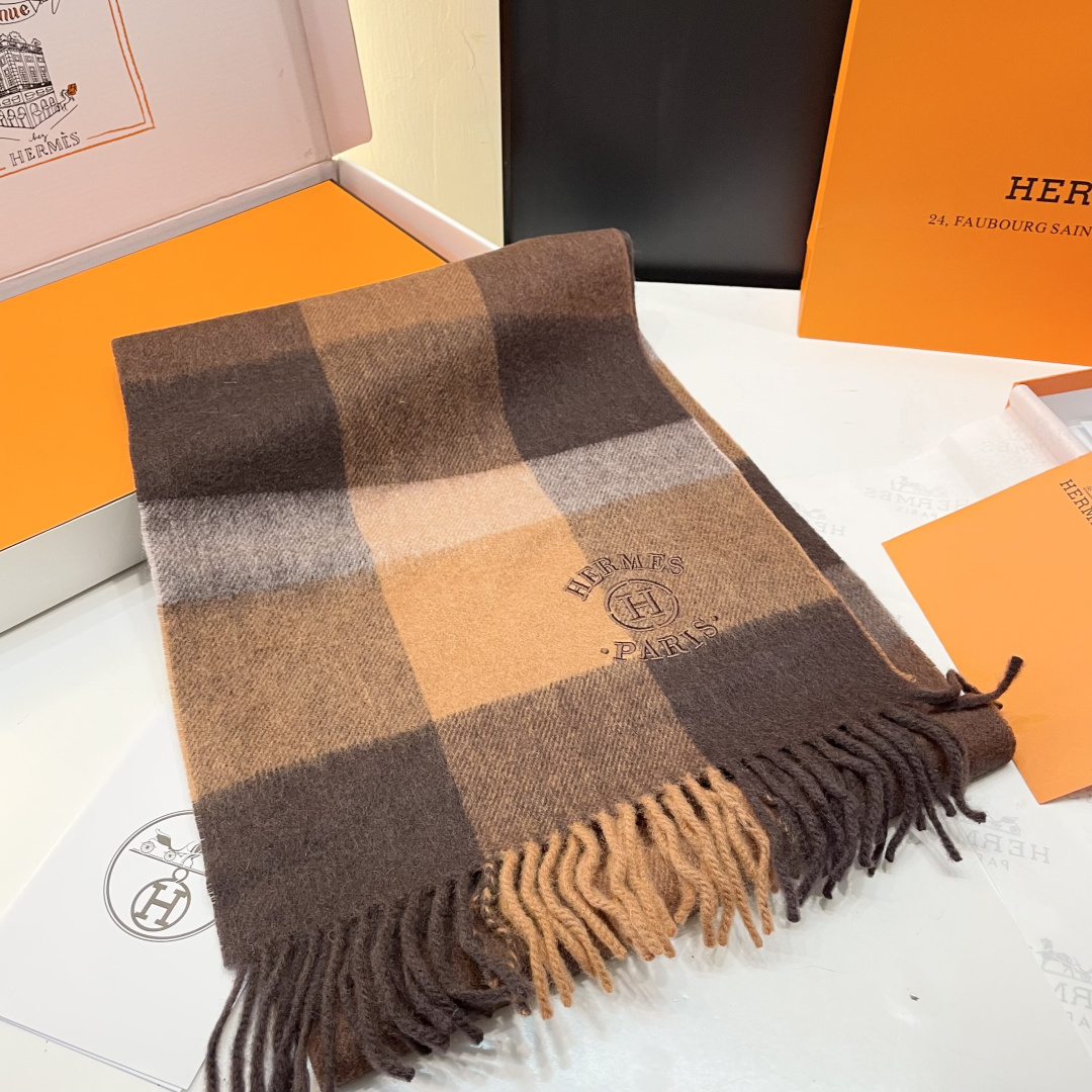 爆款推荐⚠️爱马仕好看到尖叫‼️顶级山羊绒款☀☁️‼️💯非常赞的情侣款围巾💟💟💟此款是专柜限量款👍💋顶级