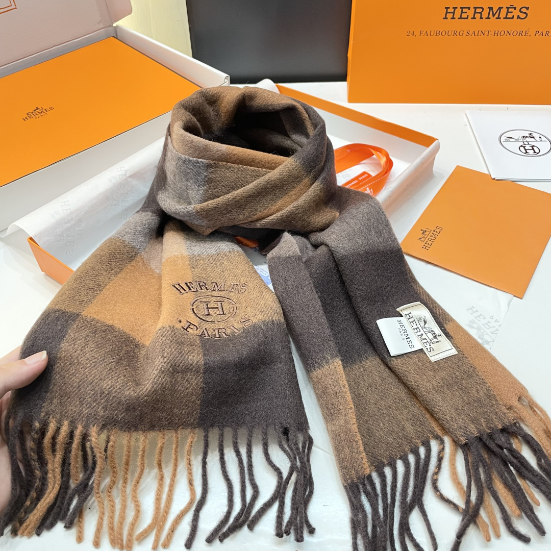 爆款推荐⚠️爱马仕好看到尖叫‼️顶级山羊绒款☀☁️‼️💯非常赞的情侣款围巾💟💟💟此款是专柜限量款👍💋顶级