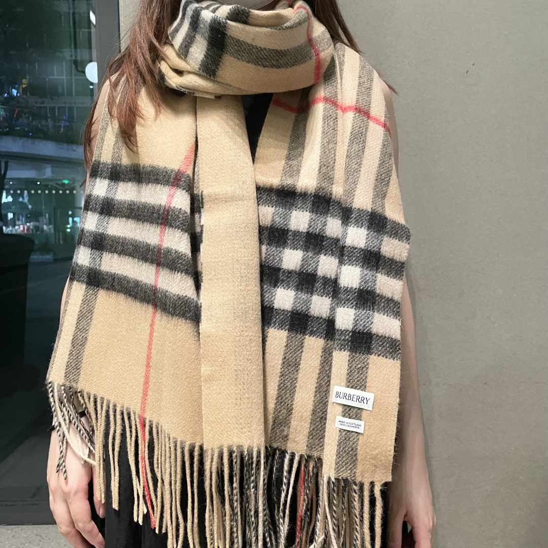 巴宝莉经典格子万年款，bbr🪡经典【小格双面披肩】品质手感好到不行‼️100%羊羔绒♨️高尖端产物⚠️绝