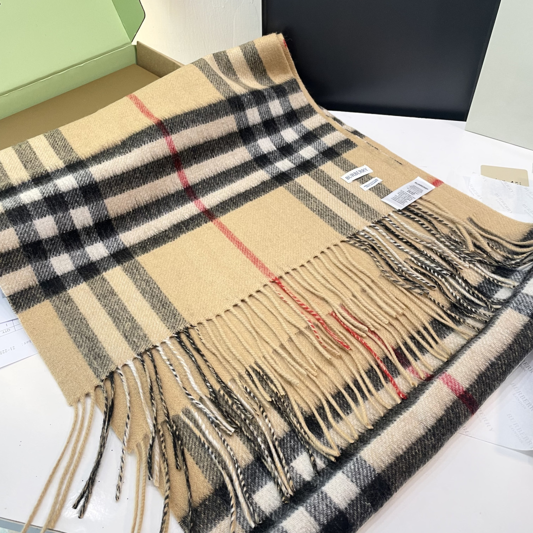 巴宝莉经典格子万年款，bbr🪡经典【小格双面披肩】品质手感好到不行‼️100%羊羔绒♨️高尖端产物⚠️绝