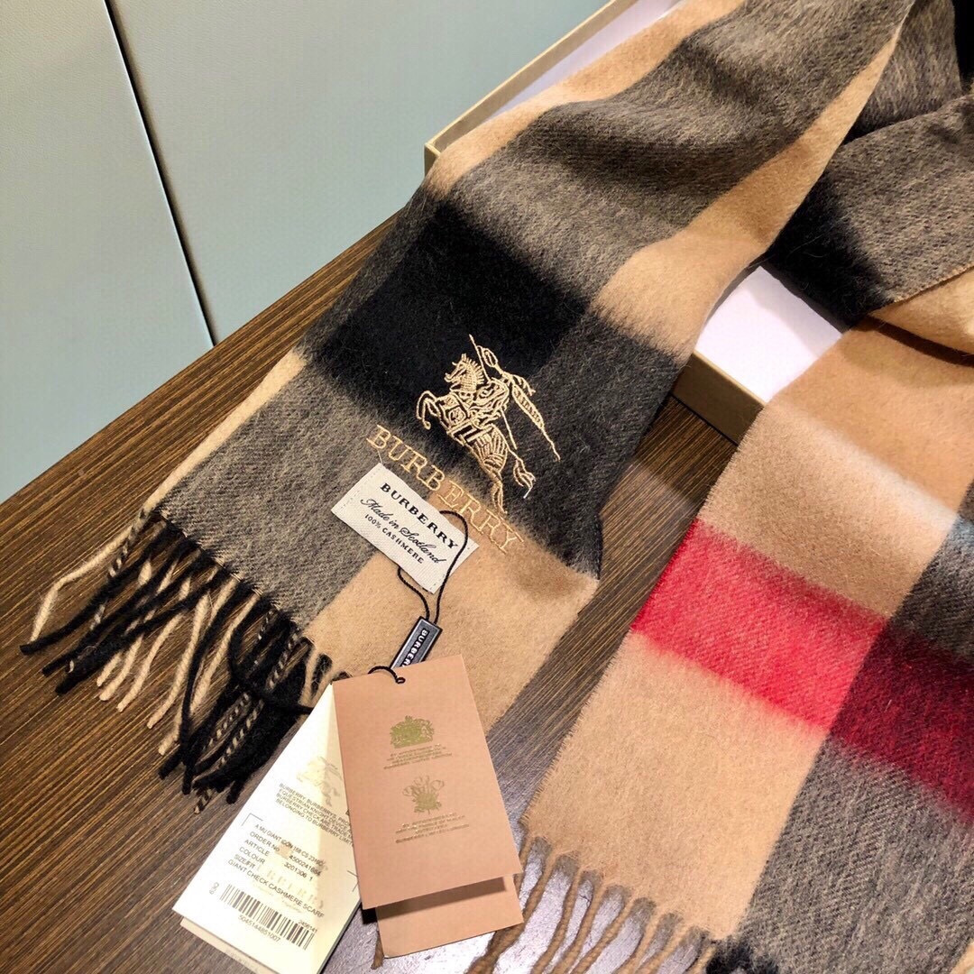 爆款大量现货 放心上图 巴宝利国际品牌时尚男士围巾上市。。✨霸气休闲为一体[鼓掌][鼓掌]顶级羊绒+精细