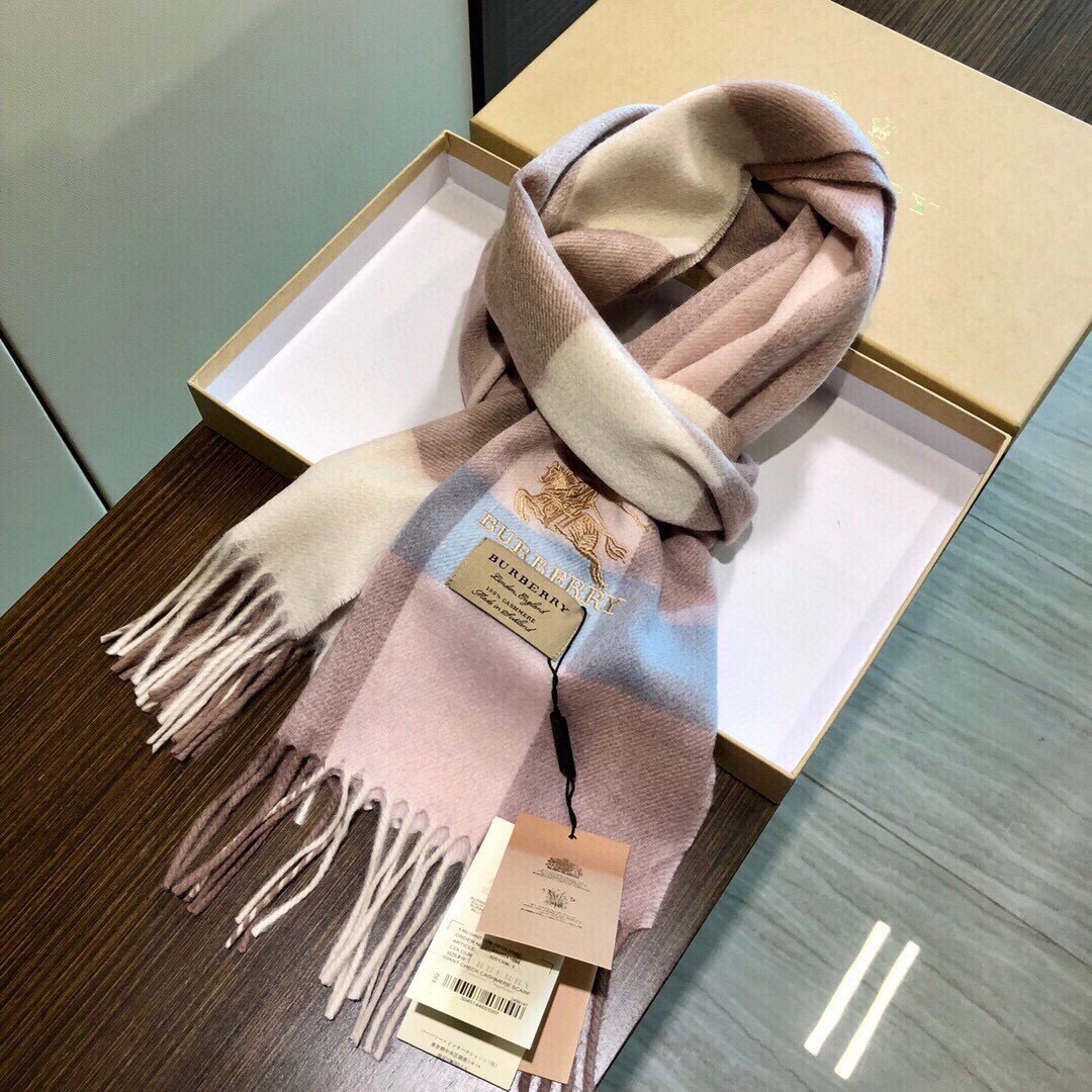 爆款大量现货 放心上图 巴宝利国际品牌时尚男士围巾上市。。✨霸气休闲为一体[鼓掌][鼓掌]顶级羊绒+精细