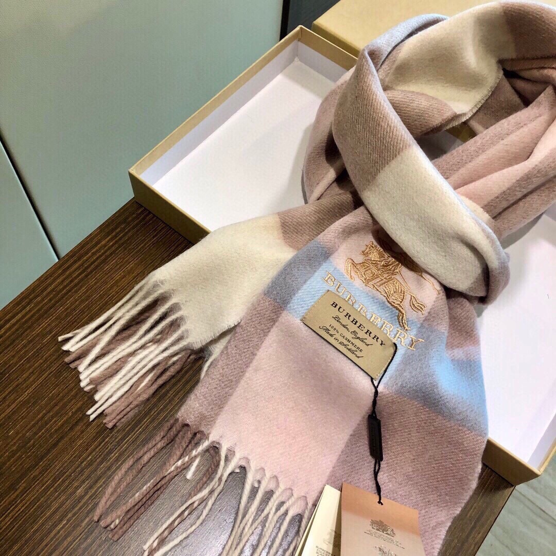 爆款大量现货 放心上图 巴宝利国际品牌时尚男士围巾上市。。✨霸气休闲为一体[鼓掌][鼓掌]顶级羊绒+精细