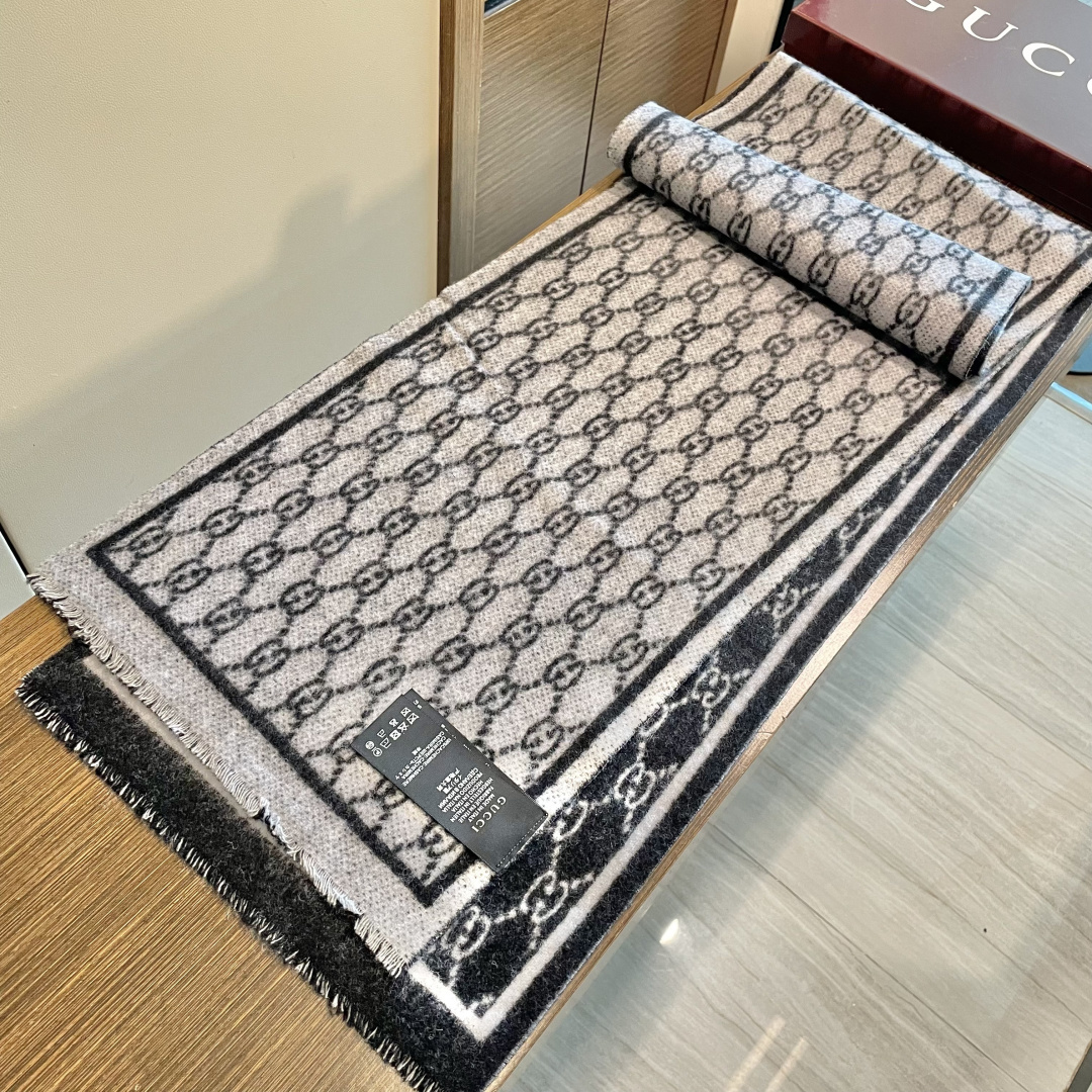 古奇【双G提花双面】款式经典，男女都可以 大方时髦，不过时，随便什么时候拿出来戴都好看。Gucci这款限