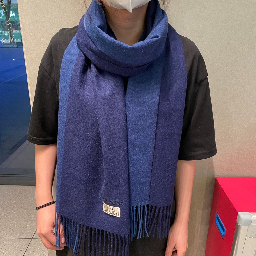 爱马仕❗👫同款围巾且买且珍惜羊绒款😍~都是出口订单所以比较难遇❤东西讲究少而精😍好看的一定要收😎这款H家