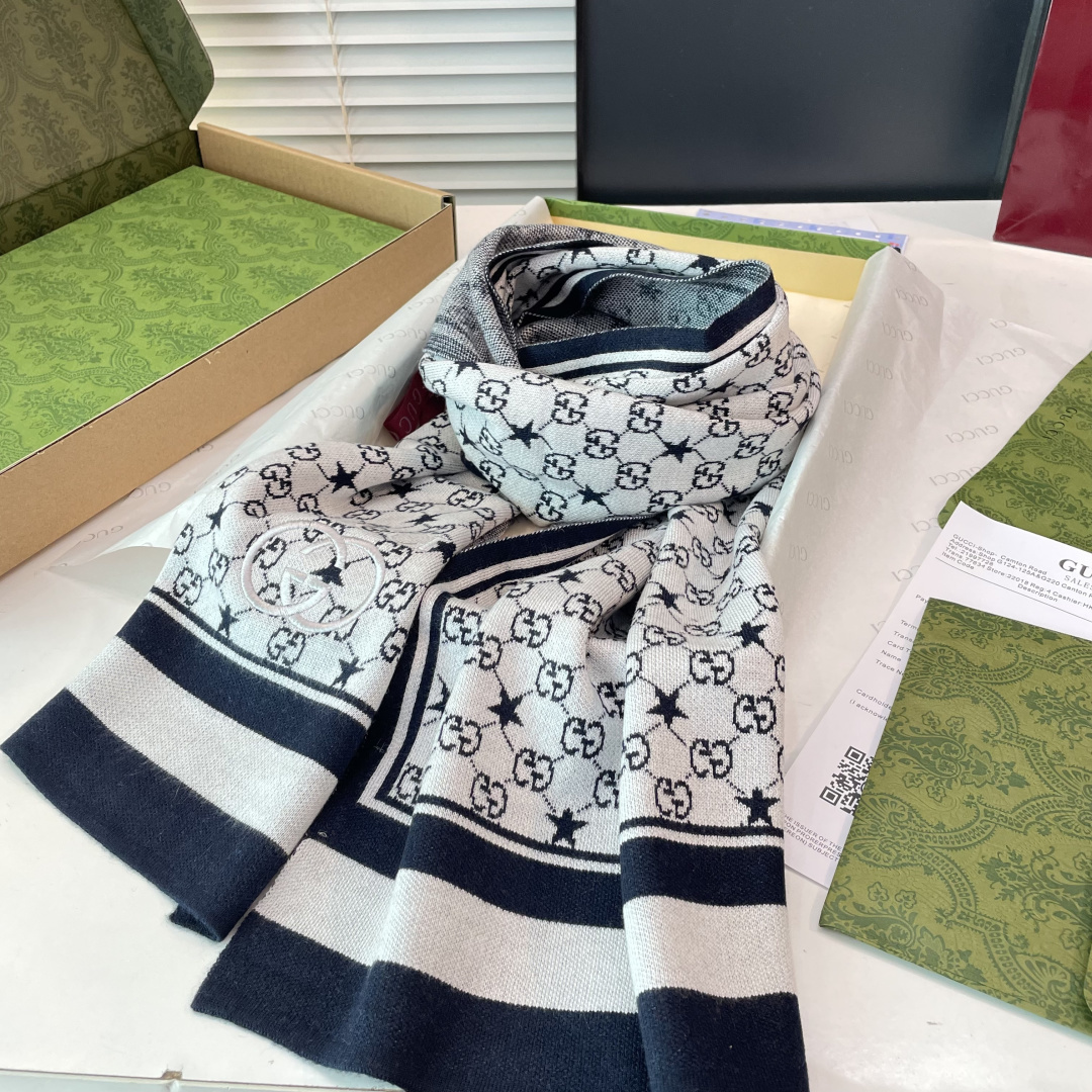 爆款上👍 G家独家牛货【GG针织蜜蜂】🐂 高端品质针织拼接围巾‼️这种精品是市场上及其少见的，GG元素针