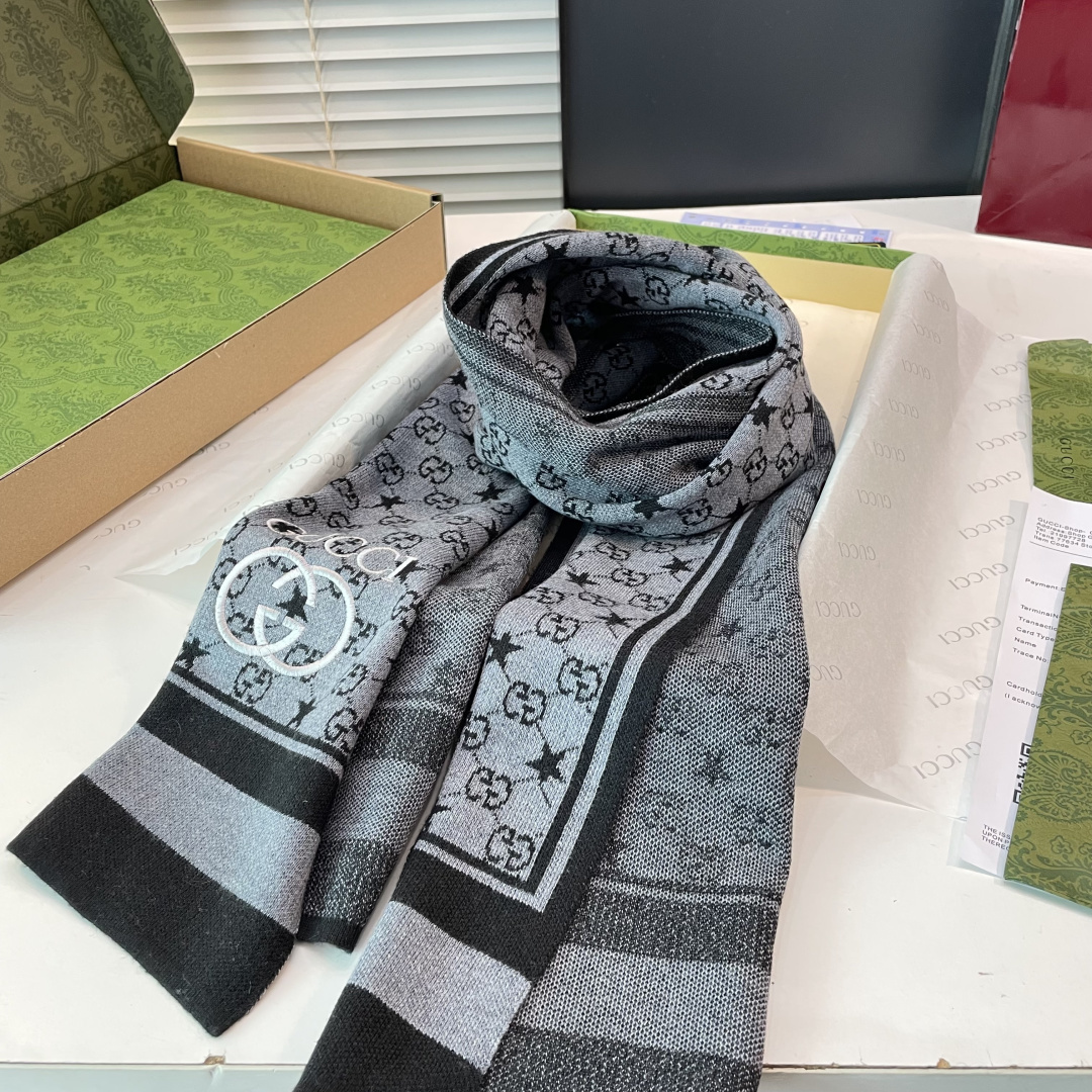 爆款上👍 G家独家牛货【GG针织蜜蜂】🐂 高端品质针织拼接围巾‼️这种精品是市场上及其少见的，GG元素针