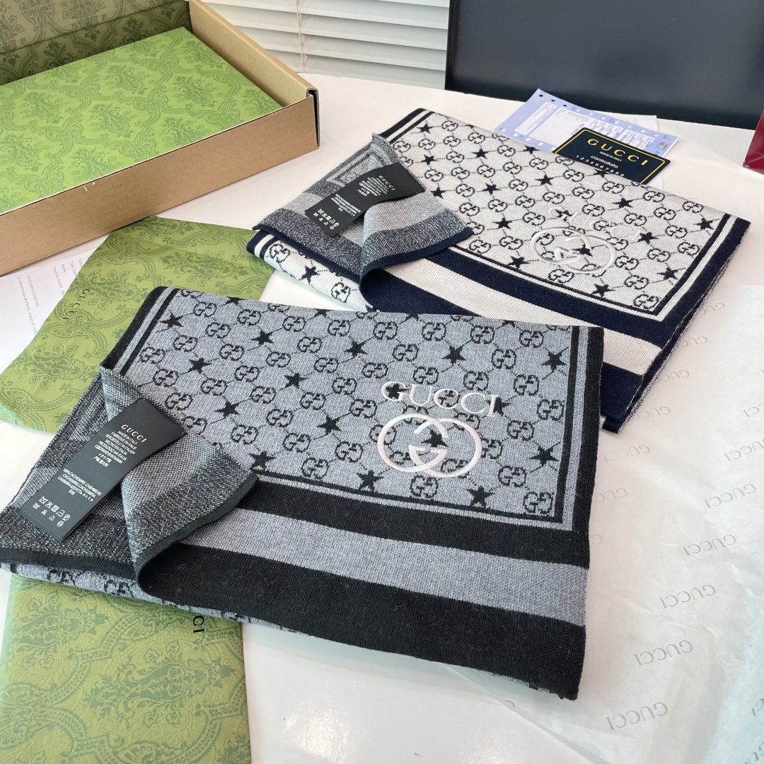 爆款上👍 G家独家牛货【GG针织蜜蜂】🐂 高端品质针织拼接围巾‼️这种精品是市场上及其少见的，GG元素针