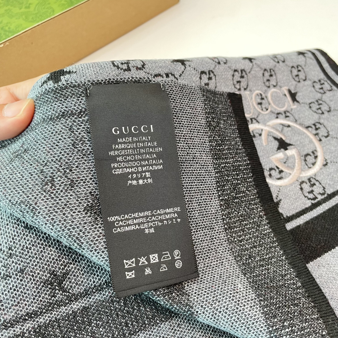 爆款上👍 G家独家牛货【GG针织蜜蜂】🐂 高端品质针织拼接围巾‼️这种精品是市场上及其少见的，GG元素针