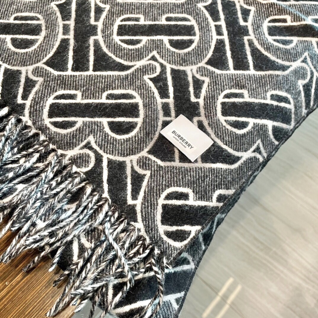 Burberry重磅极品‼️超级流弊。品质绝了，‼️有正品的尽管拉出来PK一下😝绝逼重磅款，一万个推荐👍