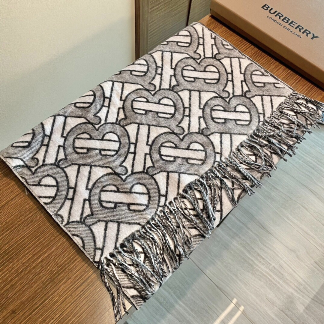 Burberry重磅极品‼️超级流弊。品质绝了，‼️有正品的尽管拉出来PK一下😝绝逼重磅款，一万个推荐👍