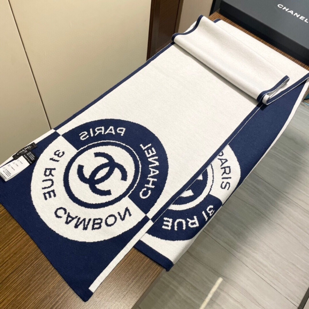 上新。香奈儿几何针织羊绒围巾💥手感好到爆👍品质一流的🎉真正的羊绒精品💥精湛绝伦的刺绣工艺和色彩搭配🎀让人