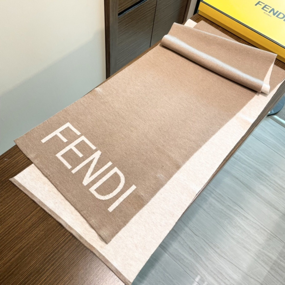 爆款上新 情侣款👍👍F家独家牛货🐂 奢华尽在尺寸之间，高端品质‼️具有超高羊绒品质才会被此品牌青睐‼️这