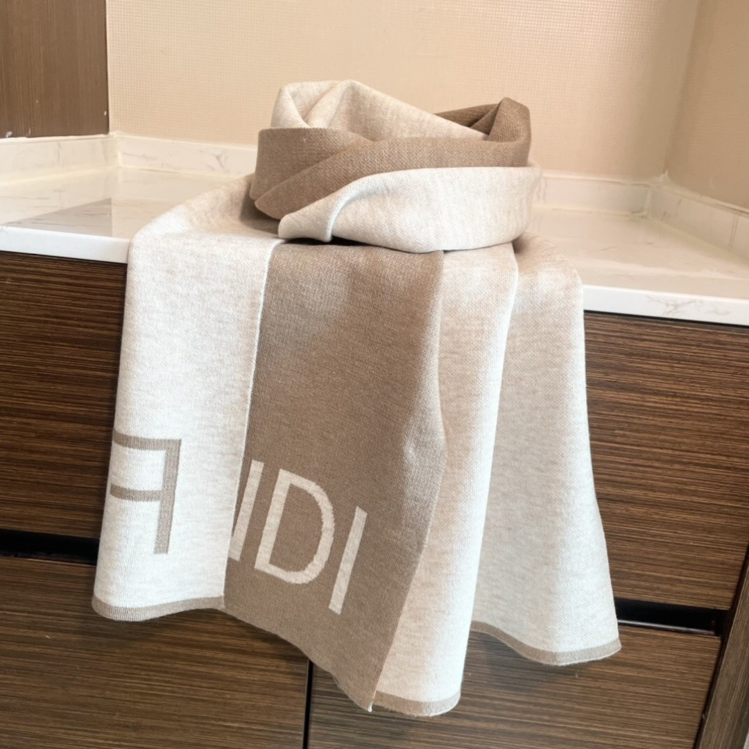 爆款上新 情侣款👍👍F家独家牛货🐂 奢华尽在尺寸之间，高端品质‼️具有超高羊绒品质才会被此品牌青睐‼️这