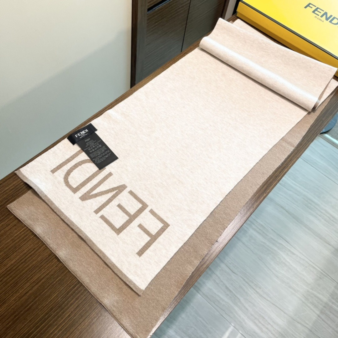 爆款上新 情侣款👍👍F家独家牛货🐂 奢华尽在尺寸之间，高端品质‼️具有超高羊绒品质才会被此品牌青睐‼️这