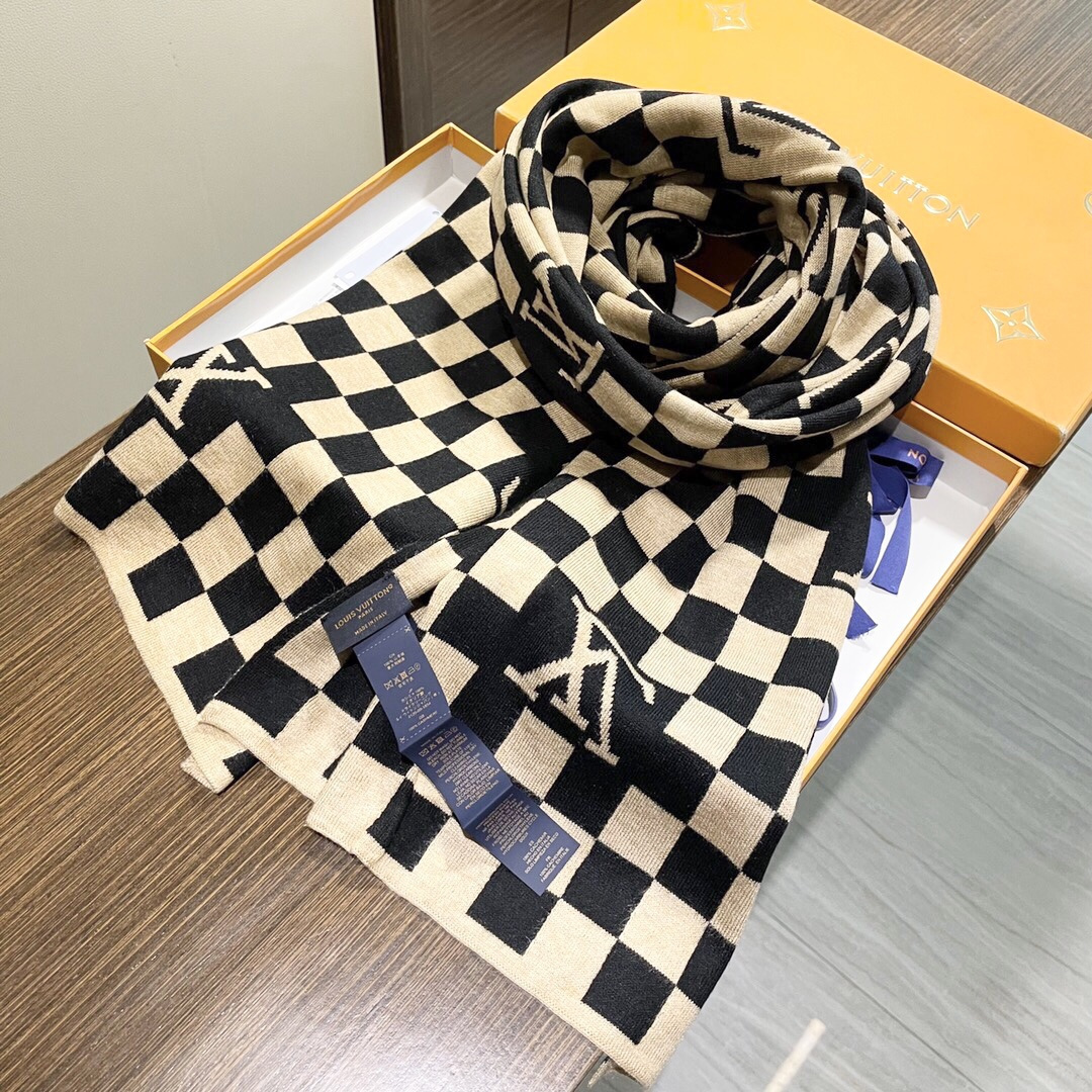 爆款到货LV棋盘格经典棋盘格男女通用围巾👑柔和舒适的羊绒带来今季最温暖贴心呵护❤️最顶级的品质❤️羊绒线