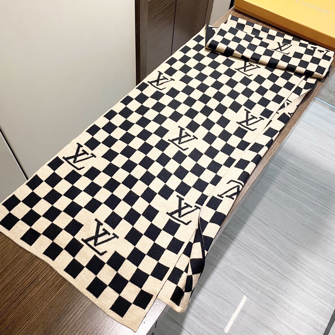 爆款到货LV棋盘格经典棋盘格男女通用围巾👑柔和舒适的羊绒带来今季最温暖贴心呵护❤️最顶级的品质❤️羊绒线