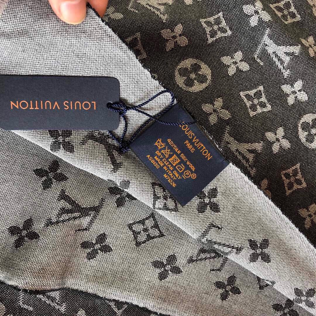 上新Lv❤最新款顶级高端设计，实物真心美 🎀披肩配以印花💓💃🏻无论设计喷绘都是非常到位☀细节都可见🌟整个