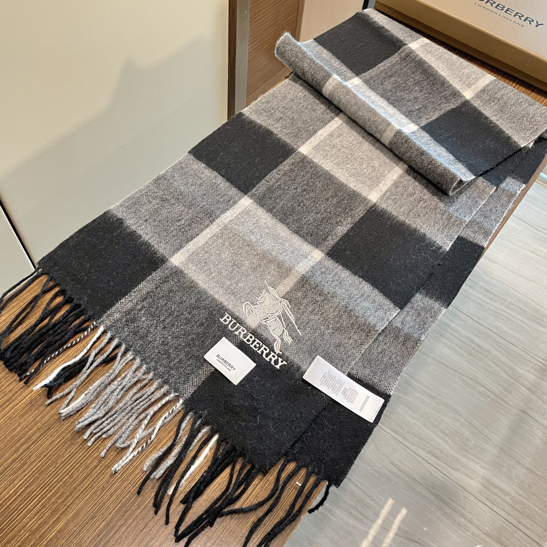 【巴宝莉】欧洲羊绒男女款发售，👊顶级原单正品尾货🌲，明星同款，🎩优雅温和的时尚之美，穿上有型，🆚在任何场