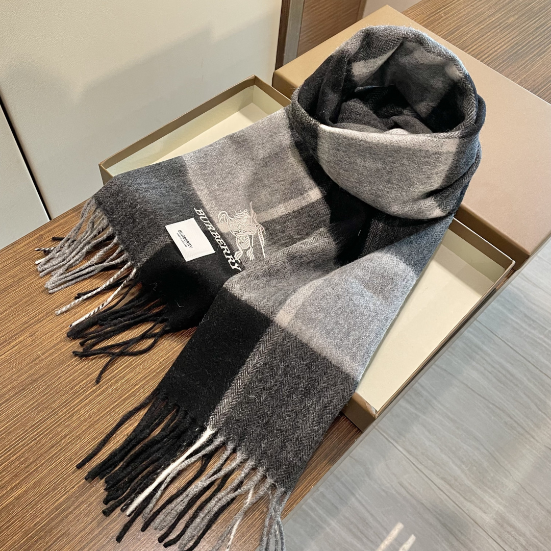 【巴宝莉】欧洲羊绒男女款发售，👊顶级原单正品尾货🌲，明星同款，🎩优雅温和的时尚之美，穿上有型，🆚在任何场