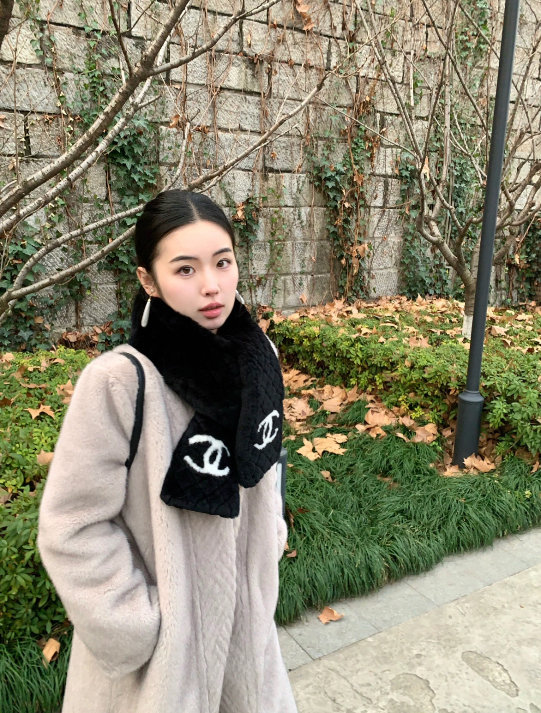 【▪️超级保暖Chanel秋冬新款！！！】简约奢华大气白富美，进口人工皮草和羊绒的结合，高级的范畴已不只