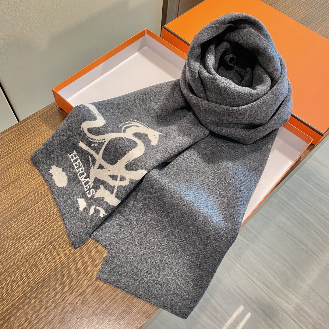 爱马仕百分百纯羊绒长巾👏💙顶级原单正品旷世绝美，顶级高端货👼【绝对值得珍藏👍】专柜限量哦‼️有钱都很难订