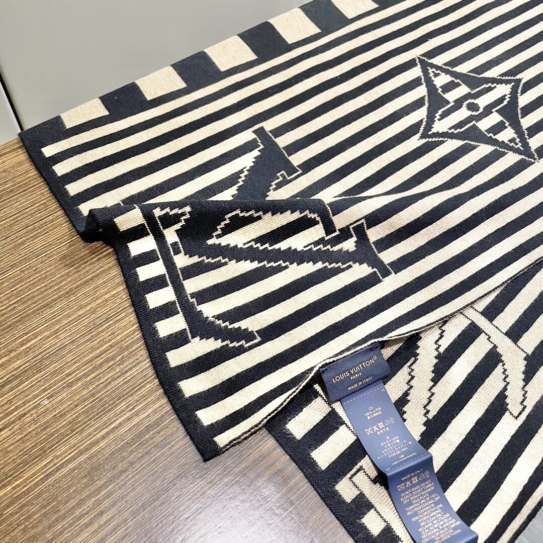 LV【男女围巾】怒赞自留，难得的高端货！家属福利！非常正的围巾~面料大爱，非常柔软细腻舒服，大气简约，超